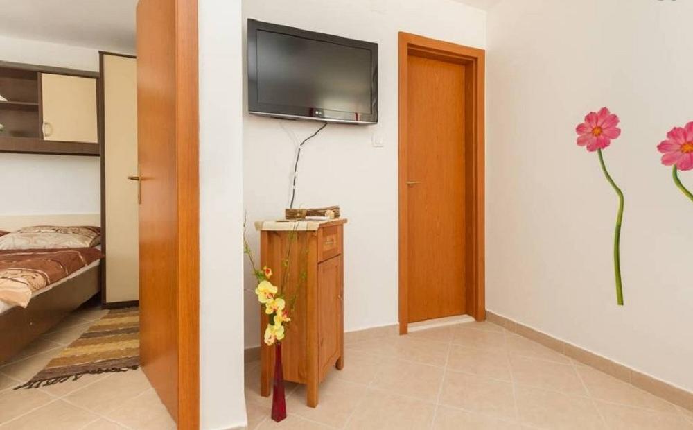 Apartments Mali Raj Vranjic Exterior photo